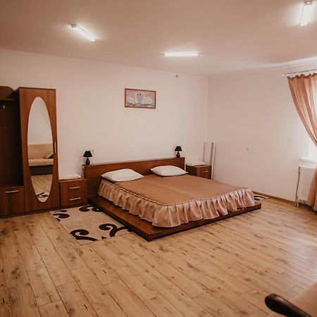 Лісова Пісня Апартаменти Husyatyn ภายนอก รูปภาพ